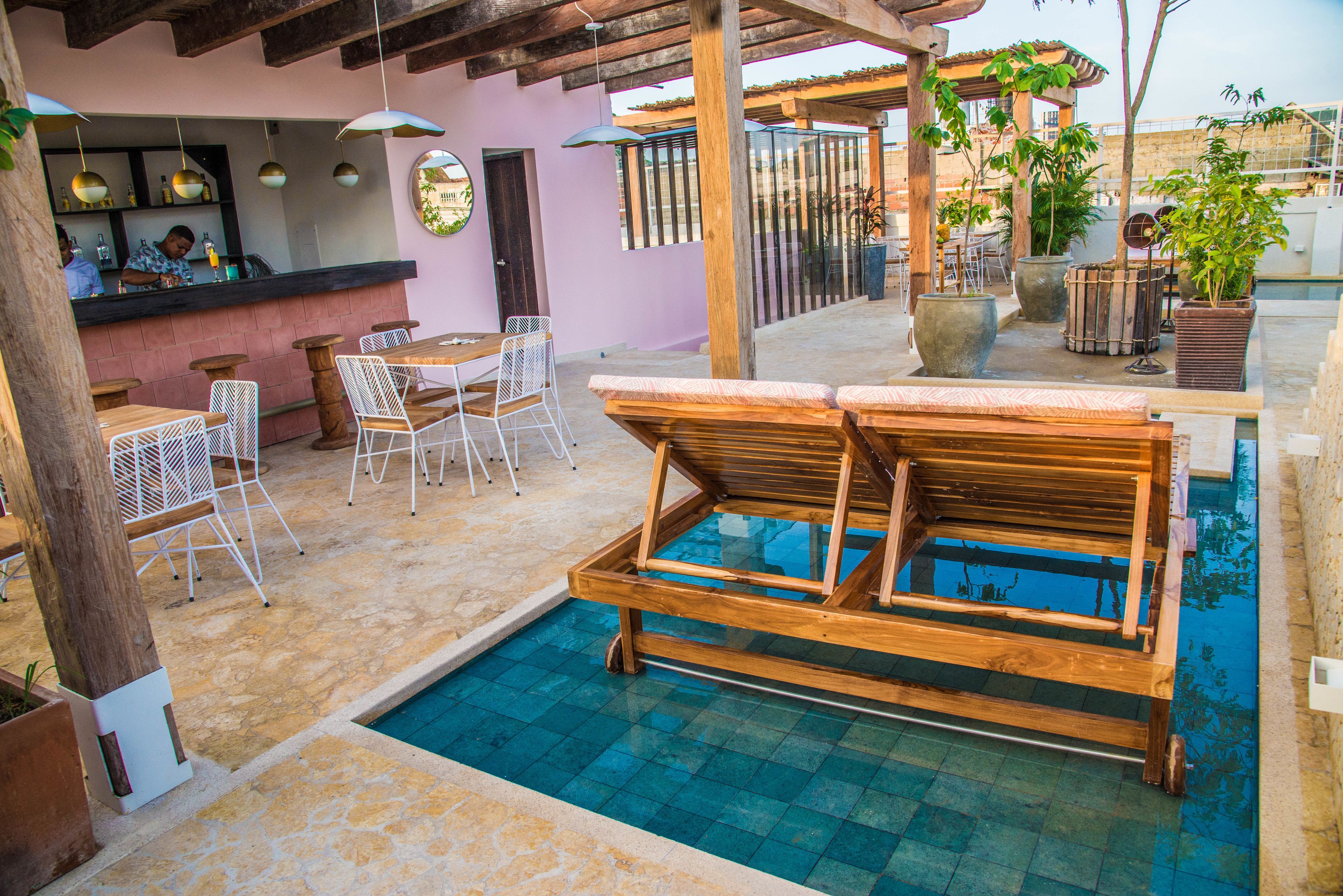 3 outdoor pools, open 6:00 am to 10:00 pm, pool loungers