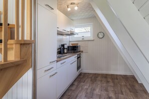 Fridge, microwave, oven, stovetop - Comfortable roof-only vacation home in Carolinensiel (60 m²) for 4 - 5 people (Carolinensiel)