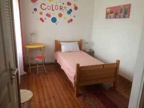 4 bedrooms, iron/ironing board, WiFi