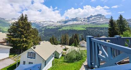 Landhaus, blick panorama, terrasse, kamin oder ofen für holz, fernseher, 190m², Flaine