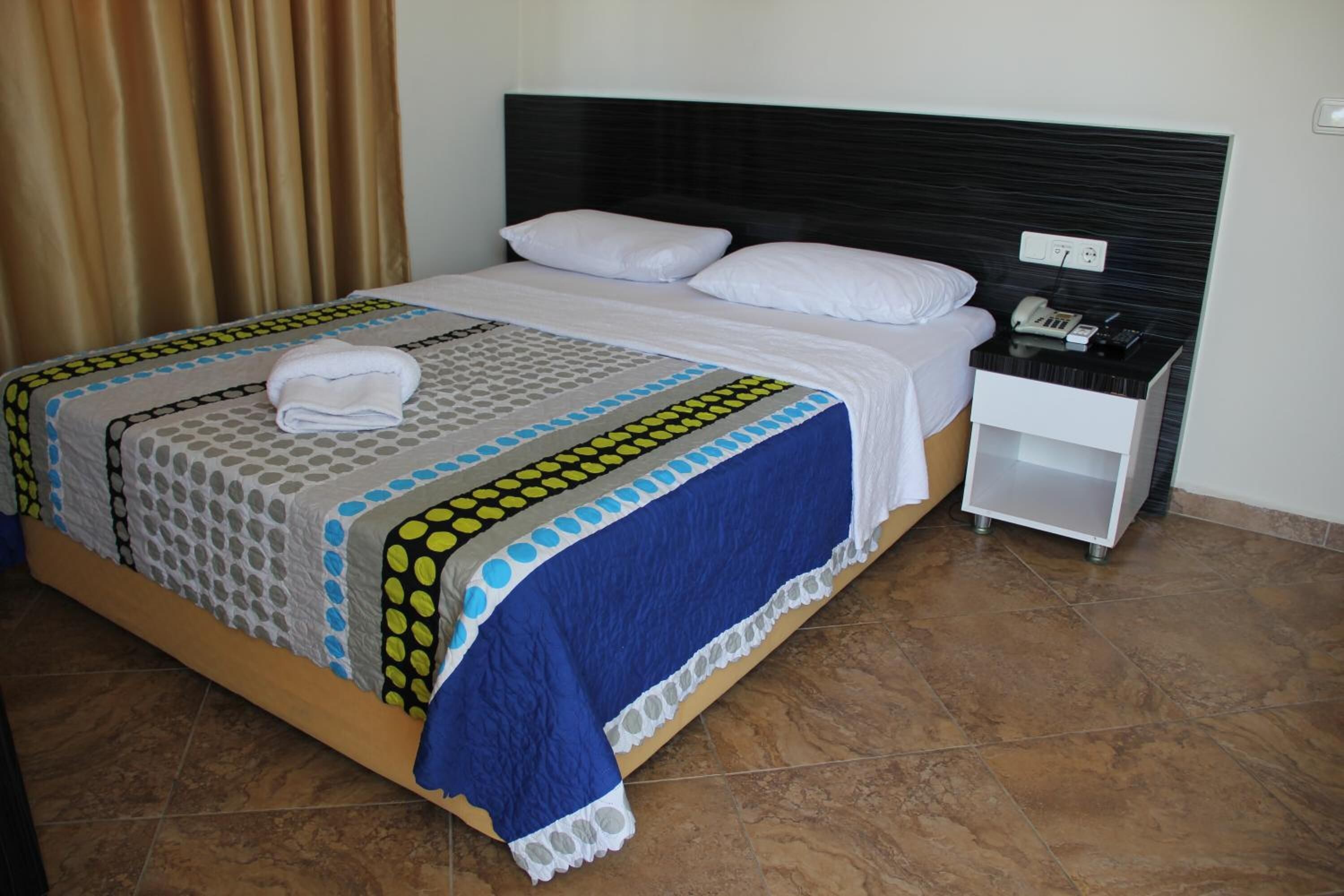 1 bedroom, premium bedding, in-room safe, desk