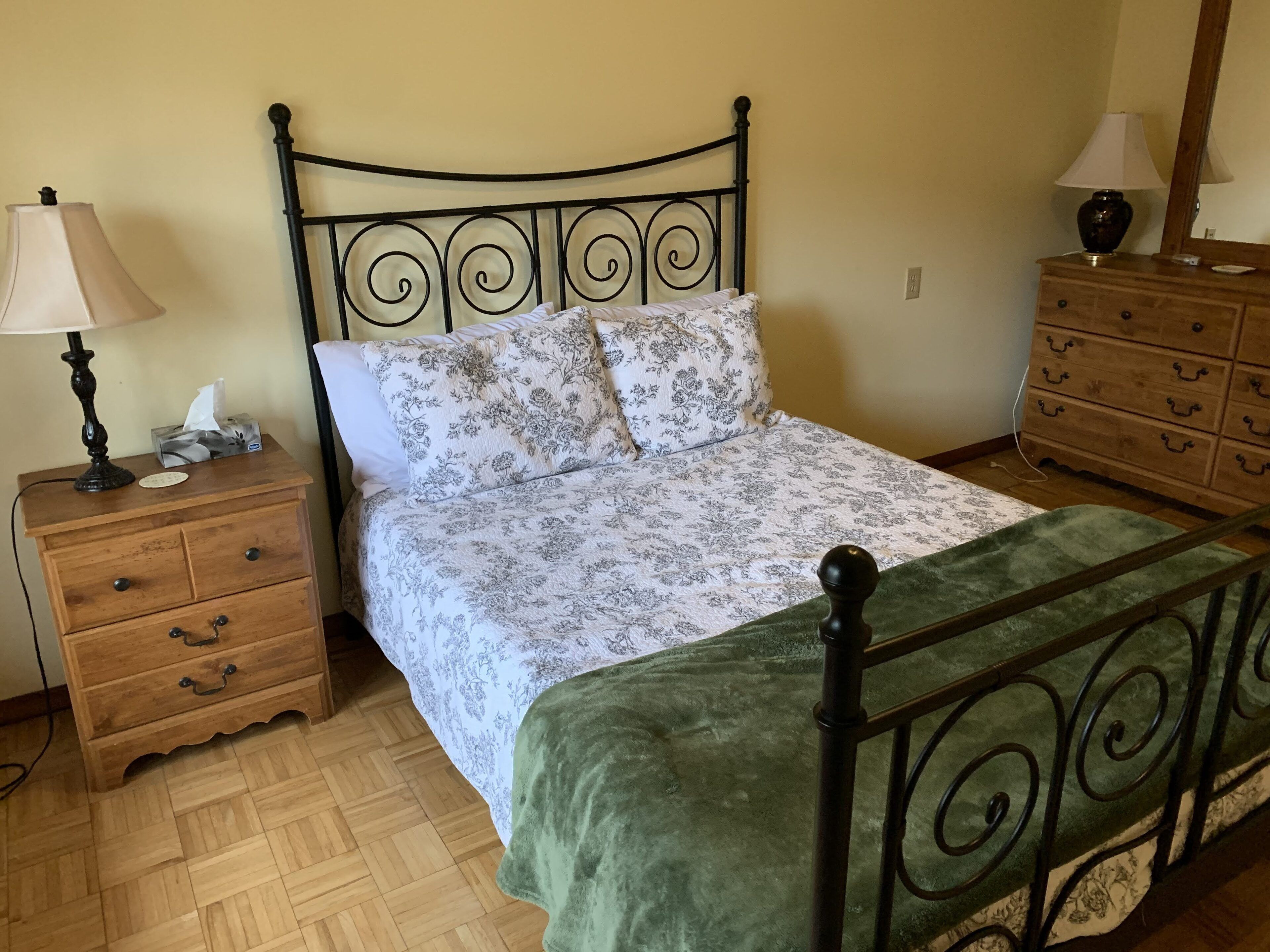 4 chambres, fer et planche à repasser, Wi-Fi gratuit, draps fournis