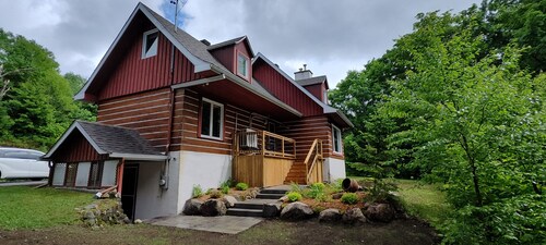 Quiet Laurentian Getaway, Close to the Excitement