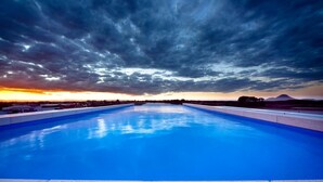 Piscine à débordement