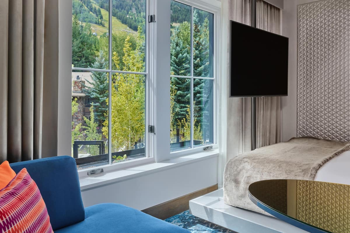 Ropa de cama de alta calidad, edredón, camas con pillow-top y minibar