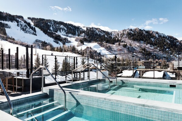 Bathtub spa outdoor
