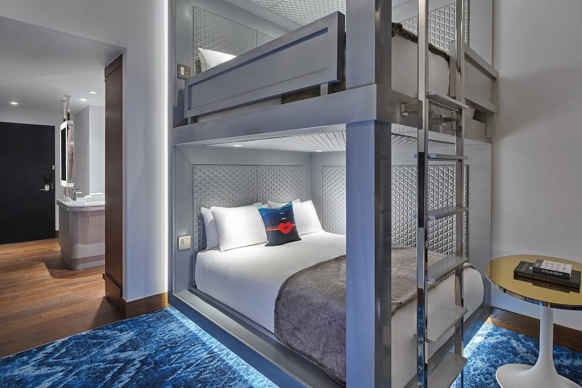 Habitación, 2 camas Queen size, para no fumadores | Ropa de cama de alta calidad, edredón, camas con pillow-top y minibar