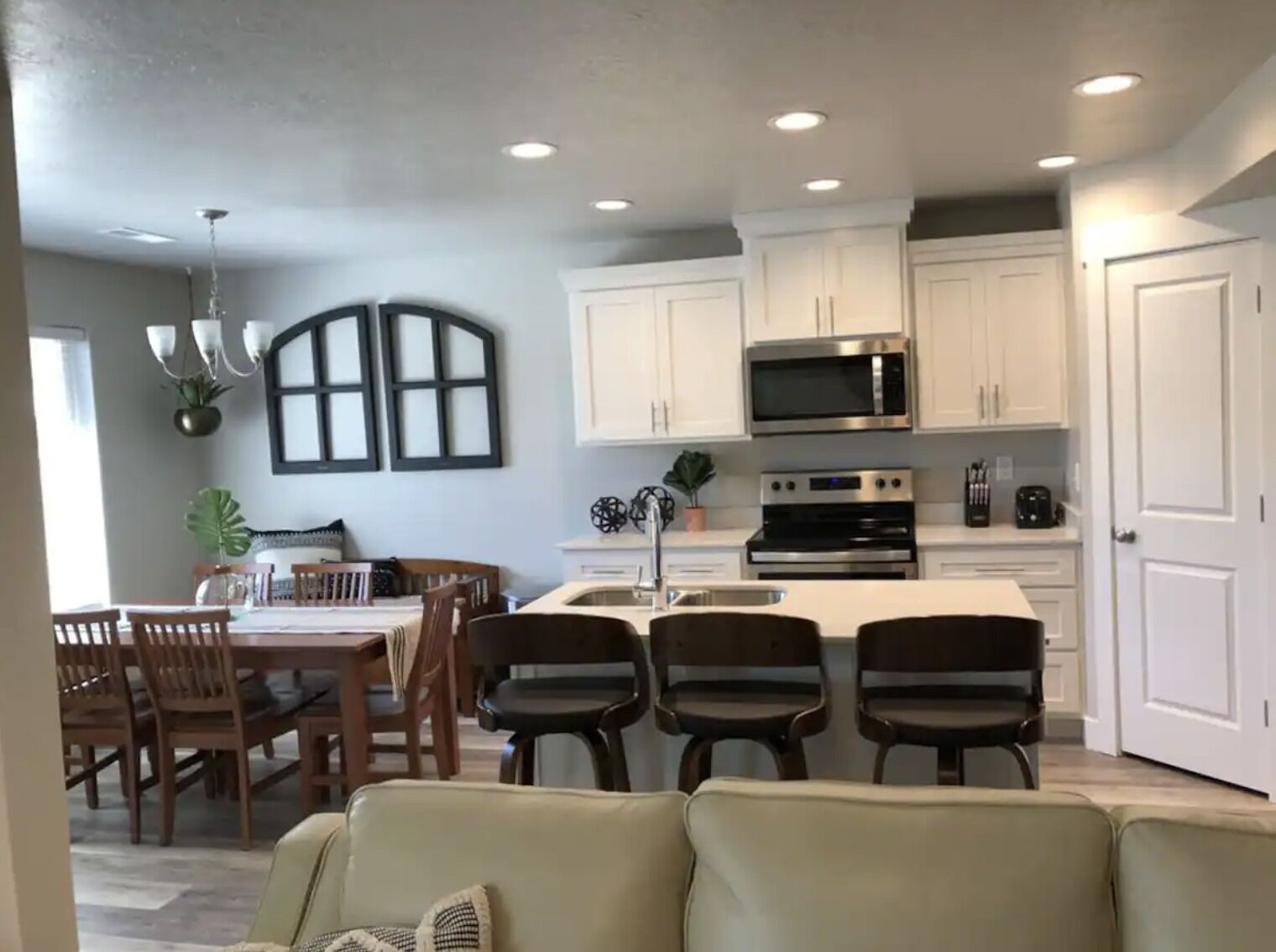283 - Bear Lake Escapes. Join us on the lake in beautiful Bear Lake, Utah!