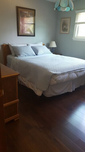 3 camere, una scrivania, ferro/asse da stiro, culla da viaggio