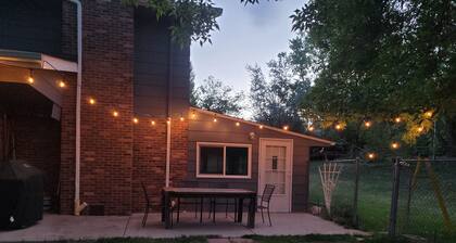 Great family vacation home on 1/2 acre in Littleton-SW Denver 3bd 2.5 baths