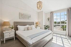 3 bedrooms, iron/ironing board, travel crib, free WiFi - Marina Villa  212 3/3 Pools, Marina and Ocean views (Key Largo)