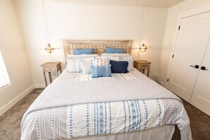 3 habitaciones, tabla de planchar con plancha y cuna de viaje 