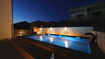 Piscina a l'aire lliure i piscina climatitzada