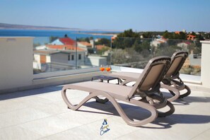Terrace/patio - Amazing 6-BR villa with pool close to the beach (Seline)
