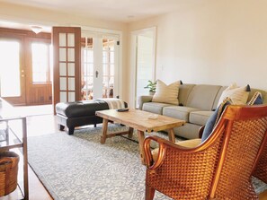 Smart TV, stereo - Spacious house in a great location, Bluffton, Muskegon (Muskegon)