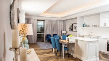 Apartment, 2 Bedrooms, Accessible | Living room | Smart TV