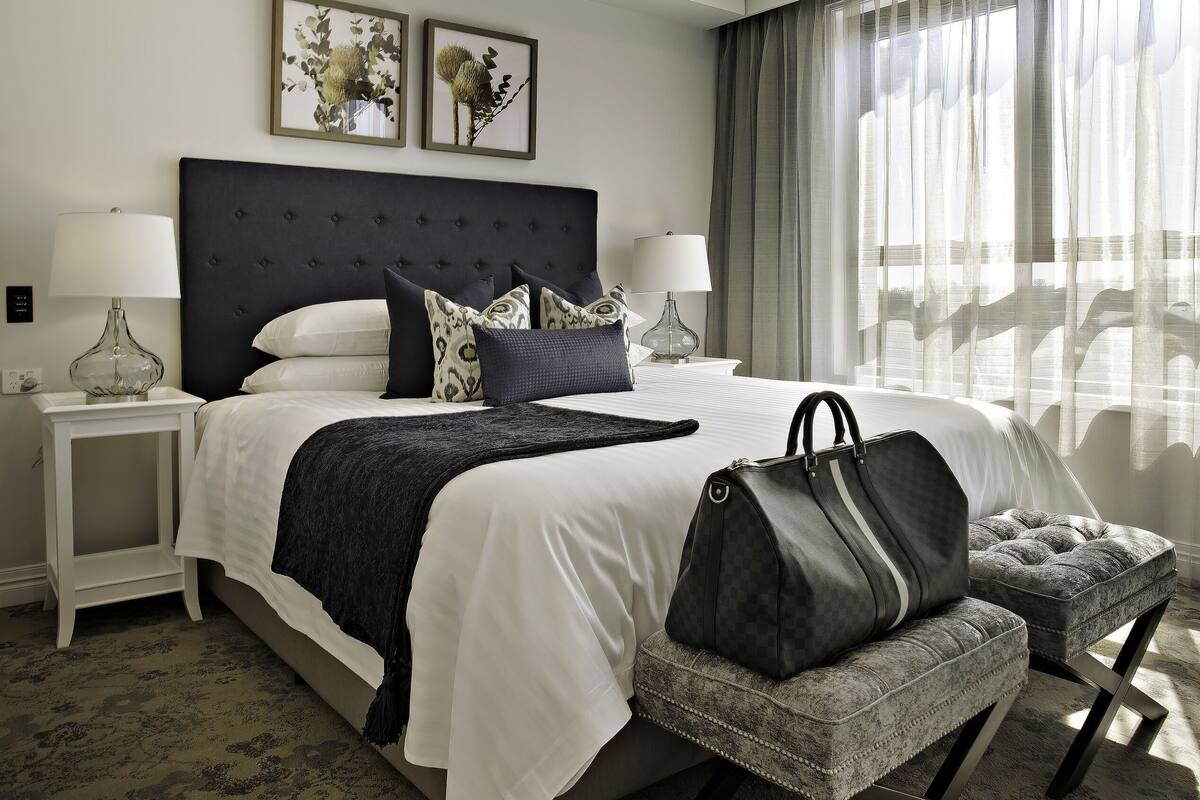 Luxury Apartment, 1 Bedroom | In-room safe, blackout drapes, iron/ironing board, WiFi (free)