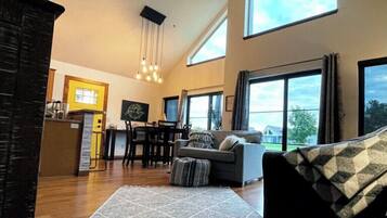 TV connectée, cheminée, jeux vidéo, lecteur de DVD