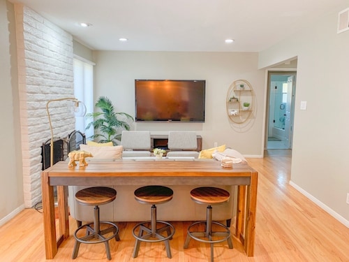 Cozy 3 Br private house near Disneyland, Anaheim Convention, Old town Orange