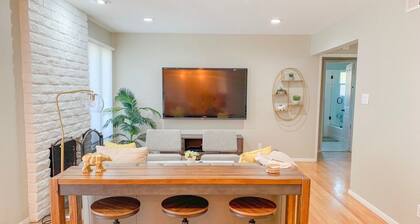 Cozy 3 Br private house near Disneyland, Anaheim Convention, Old town Orange