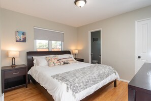 3 عدّة غرف نوم ومكواة/لوح كي وواي فاي مجانًا وملاءات أسرّة