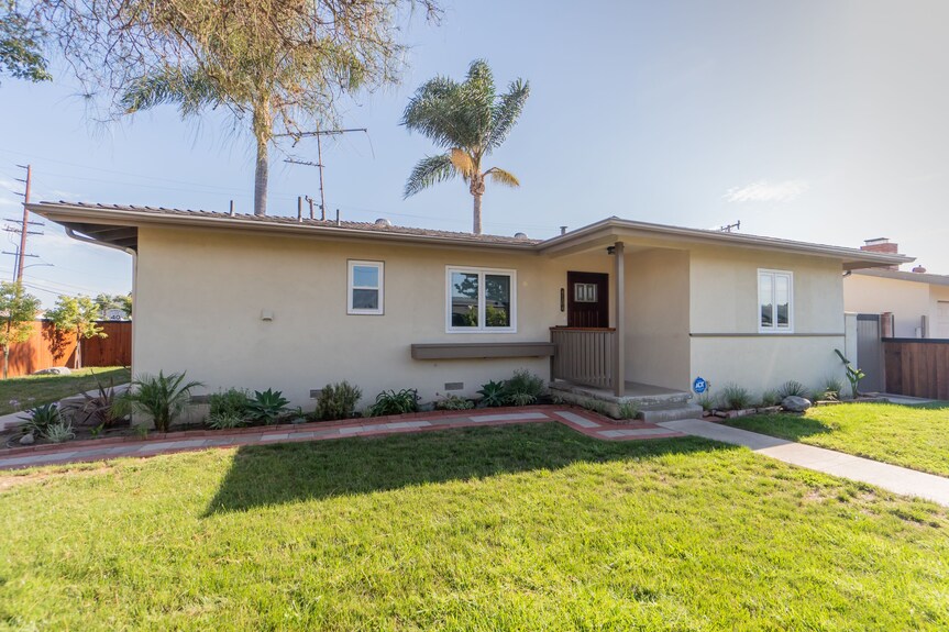Home in Anaheim near Disneyland (3 bed/2 bath)