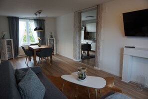 TV, books - Holiday home Hundertmorgenfeld, Apartment 2 (Wernigerode)