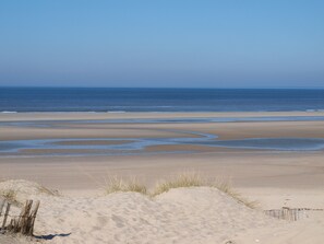 På stranden