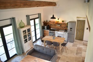 KĂŒhlschrank, Mikrowelle, Ofen, Herdplatte