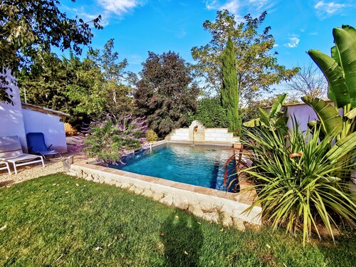 Mazet des Tuileries, private pool, garden, a few km from the Pont du Gard