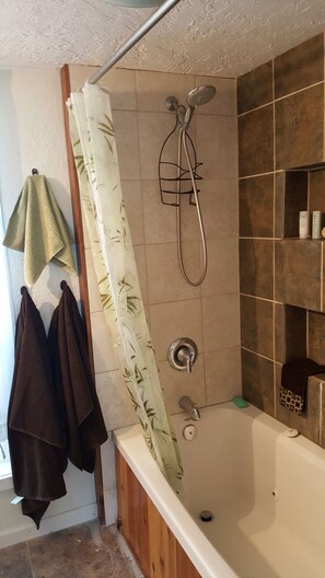 Bathroom - Alaska Cannabis-Friendly Treehouse (Anchorage)