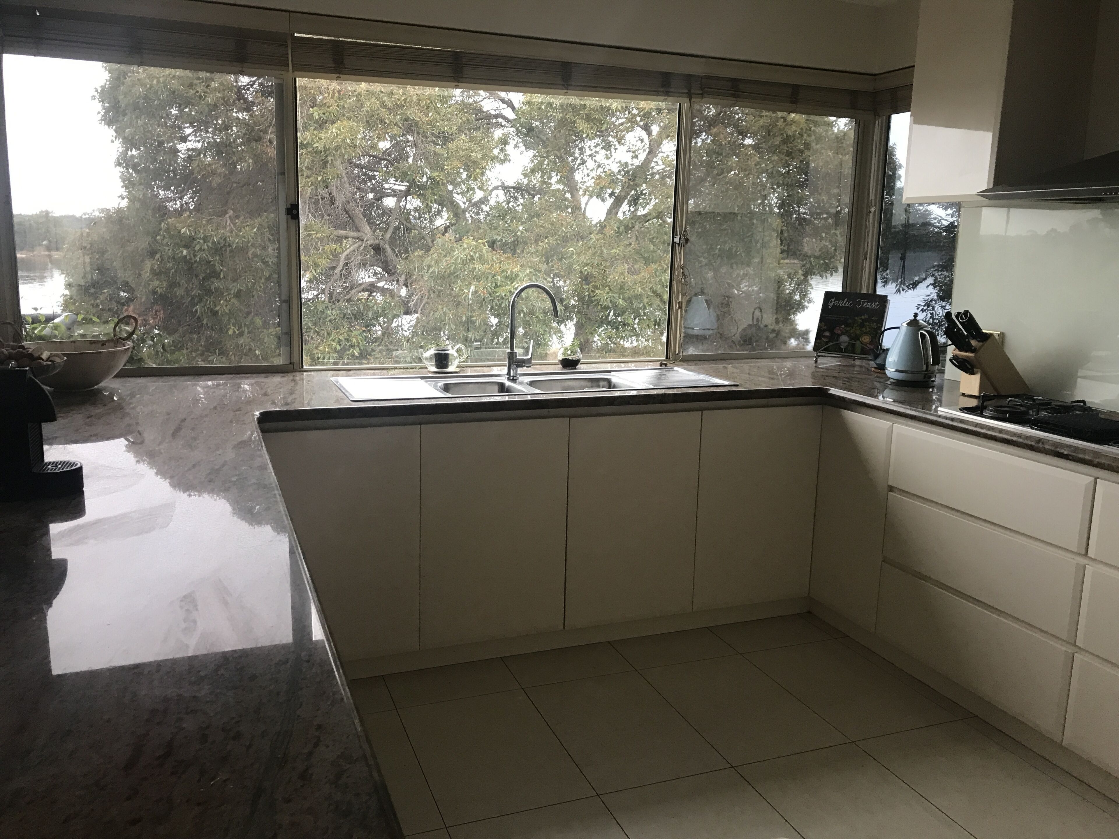 Uninterrupted Swan River Views -Executive Stay close to Optus Stadium & Casino. — image 14