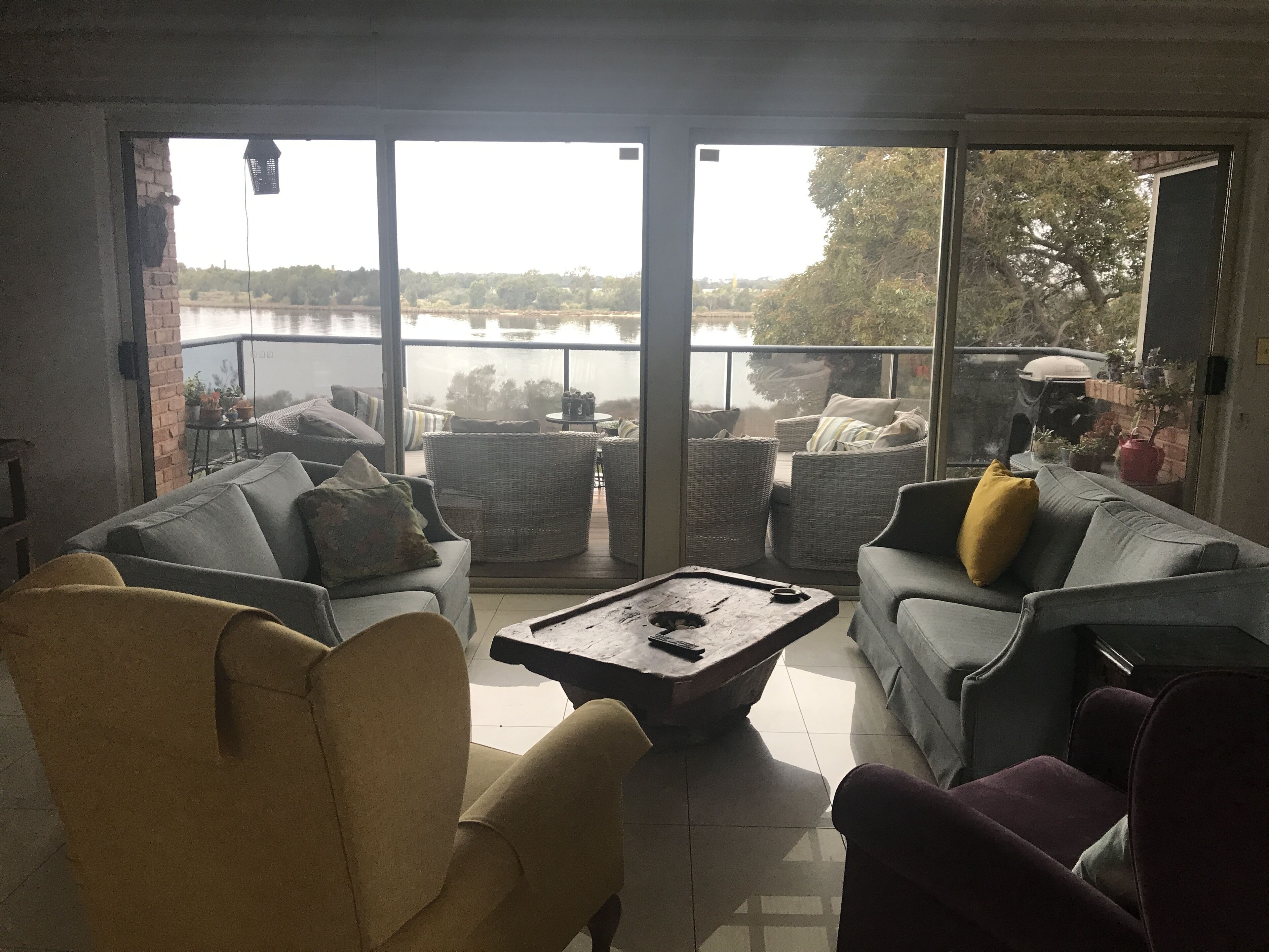 Uninterrupted Swan River Views -Executive Stay close to Optus Stadium & Casino. — image 10