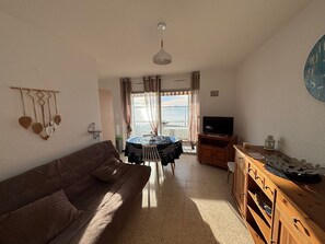 Unclassified image, 5 of 13, button