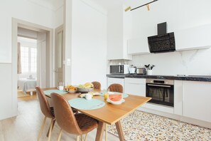 Réfrigérateur, micro-ondes, four, lave-vaisselle