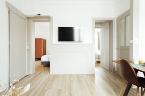 2 slaapkamers, een strijkplank/strijkijzer, wifi, beddengoed