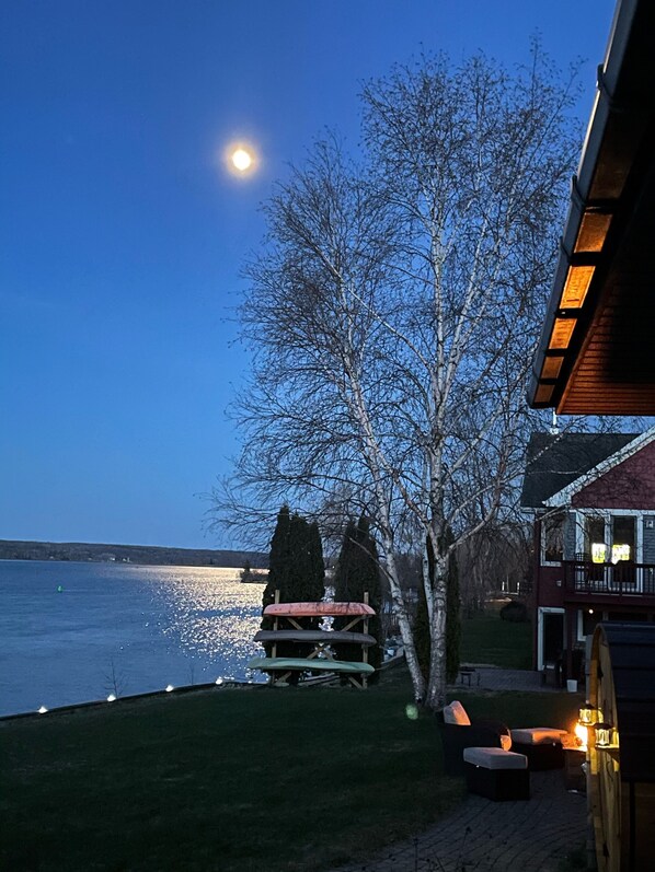 Property grounds - Riverside Retreat, sit back and relax...:-) (Sault Ste. Marie)