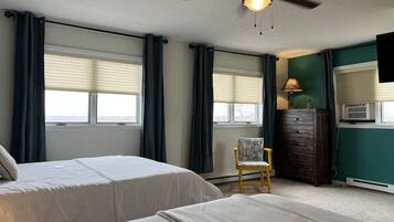 1 Schlafzimmer, Zimmersafe, Schreibtisch, Bügeleisen/Bügelbrett