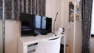Room, 2 Bedrooms (GS302) | Television