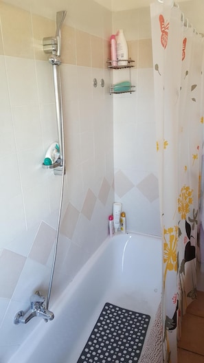 Hair dryer, towels, soap, shampoo - Panoramic apartment a few steps from the sea (Formia)