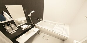 Room 3 TOYOHIRA | Bathroom | Free toiletries, hair dryer, slippers, electronic bidet - UCHI Living stay TOYOHIRA (Sapporo)