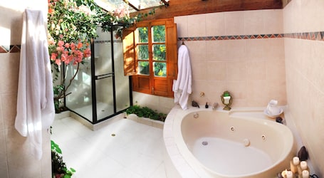 Deluxe Double Room | Bathroom | Towels. Hotel Hacienda Rincón de la Montaña