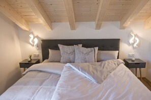 1 makuuhuone, tallelokero huoneessa, silitysrauta/-lauta