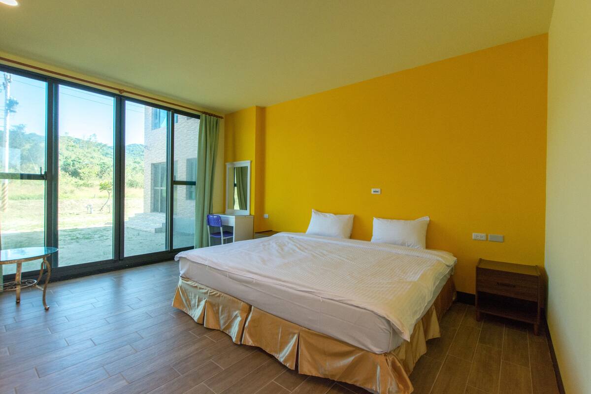 Superior Double Room, 1 King Bed | Desk, blackout drapes, WiFi (free), individually furnished