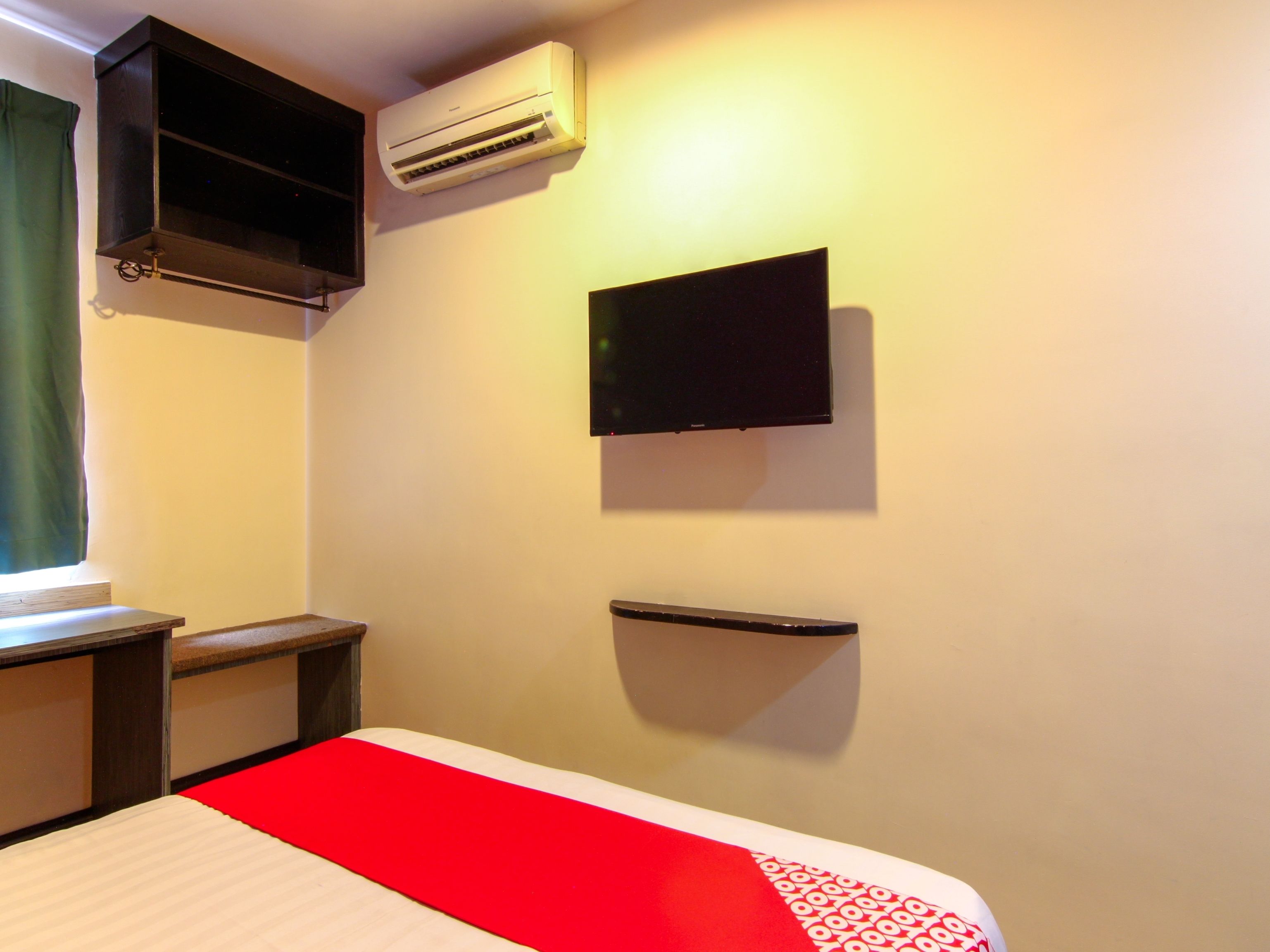 standard double room, 1 queen bed | desk, free wifi, bed sheets