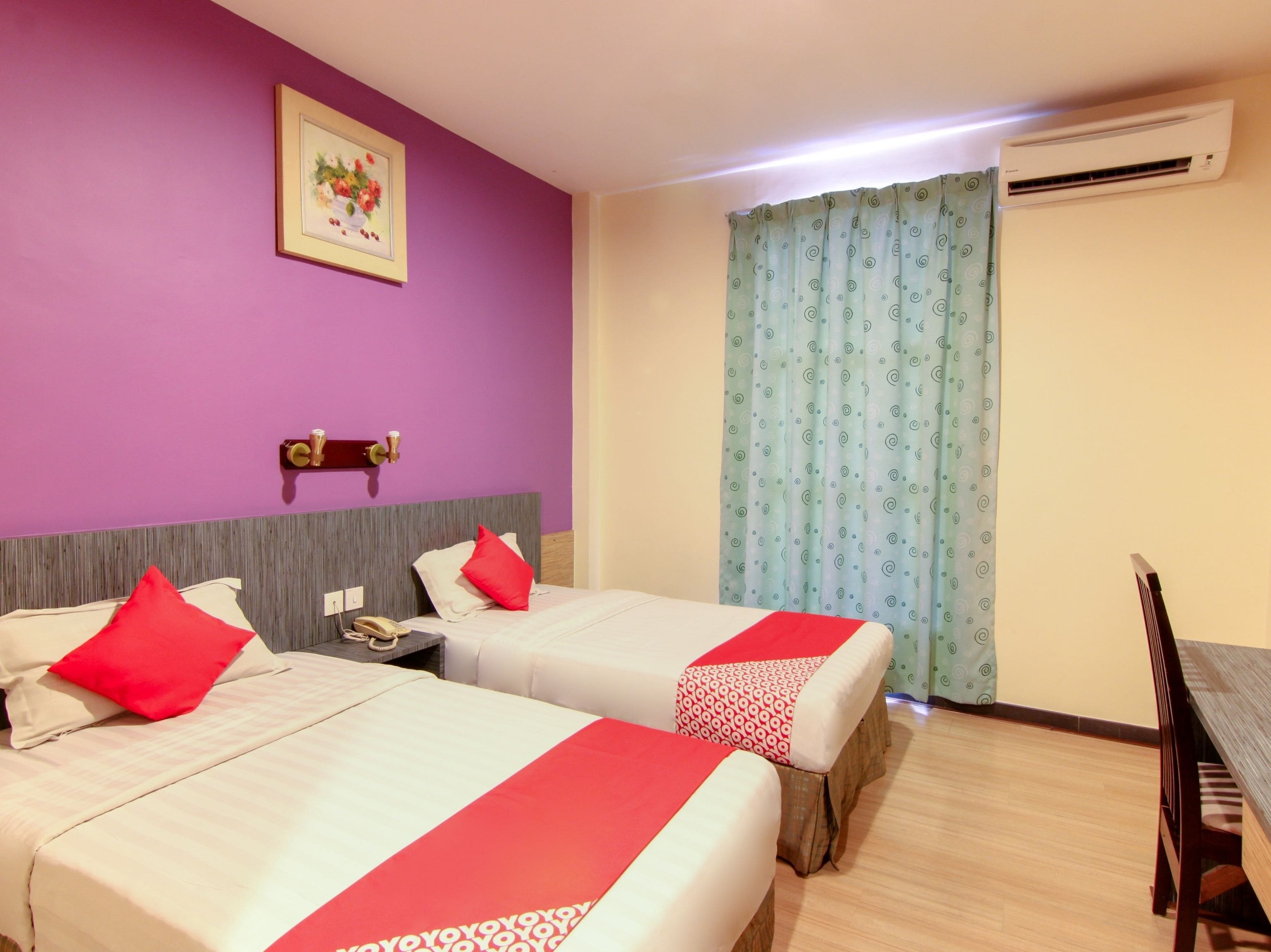 deluxe twin room | desk, free wifi, bed sheets