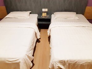 Deluxe Triple Room | Desk, free WiFi, bed sheets - Hotel O Esplanade (Sandakan)