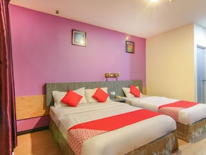 Superior Suite | Desk, free WiFi, bed sheets - Hotel O Esplanade (Sandakan)