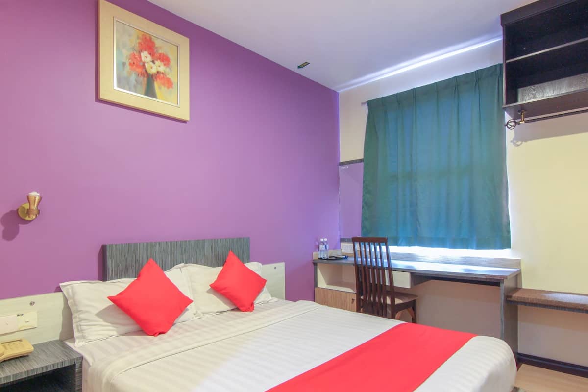 Habitación estándar doble, 1 cama de matrimonio | Escritorio, wifi gratis, ropa de cama