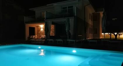 "MELOGRANO" Encantador apartamento con piscina en Lazise en el lago de Garda.